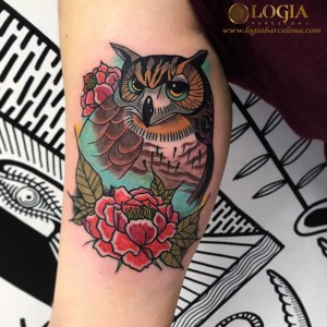 tatuaje-brazo-buho-flores-logia-barcelona-zeus-errejota 